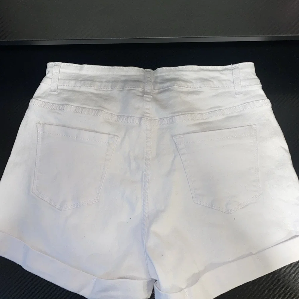 WHITE JEANS SHORTS HOTPANTS Size Medium Ripped Ragged  + Cuffed Unbranded